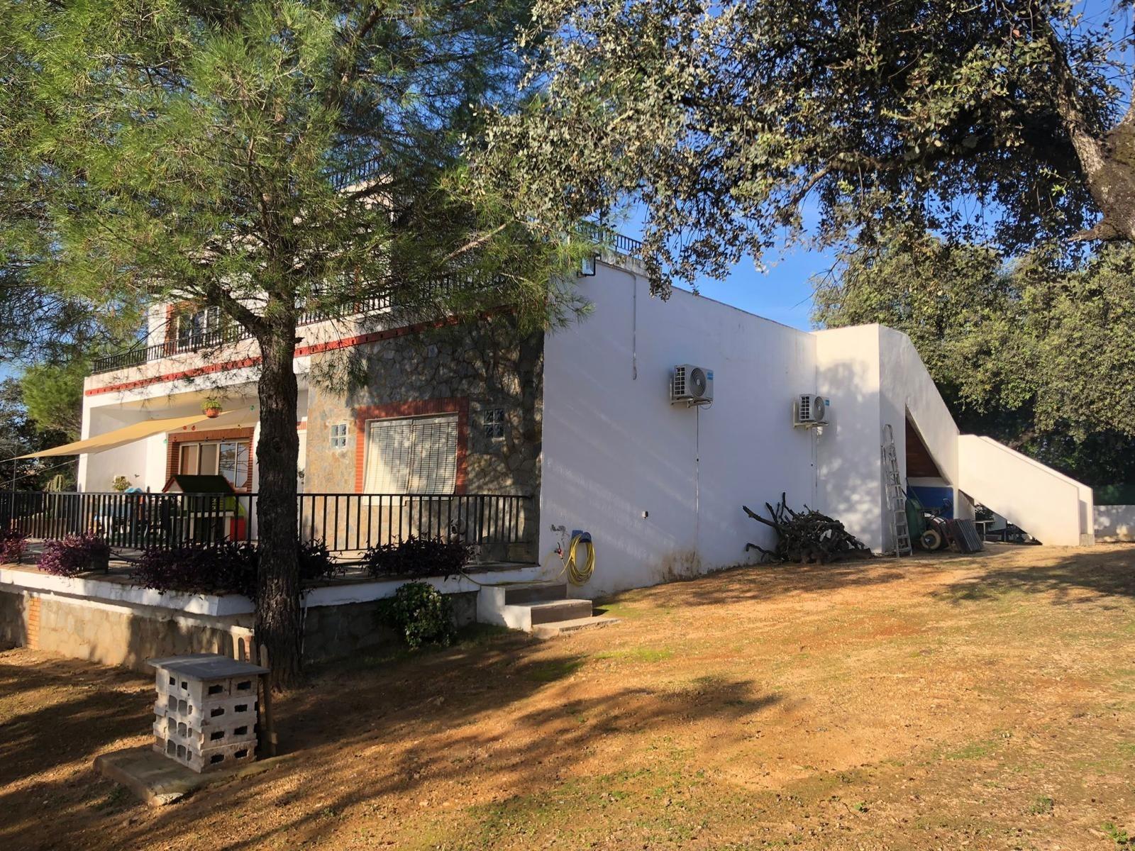 Chalet independiente en La Urbanización Las Nieves