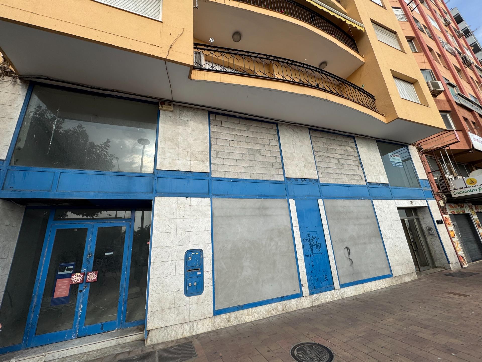 LOCAL COMERCIAL EN DOS PLANTAS - ZONA PASEO MARITIMO DE ALGECIRAS