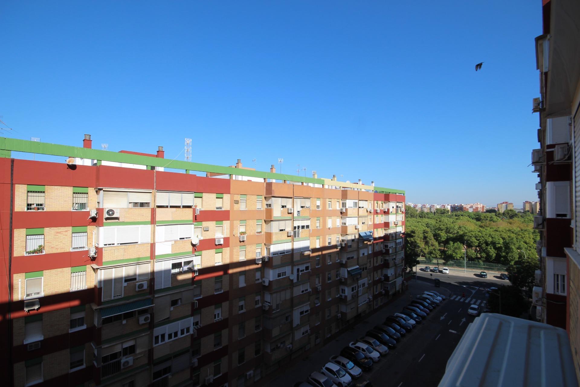 Piso Reformado en Rochelambert, Sevilla - Oportunidad Única