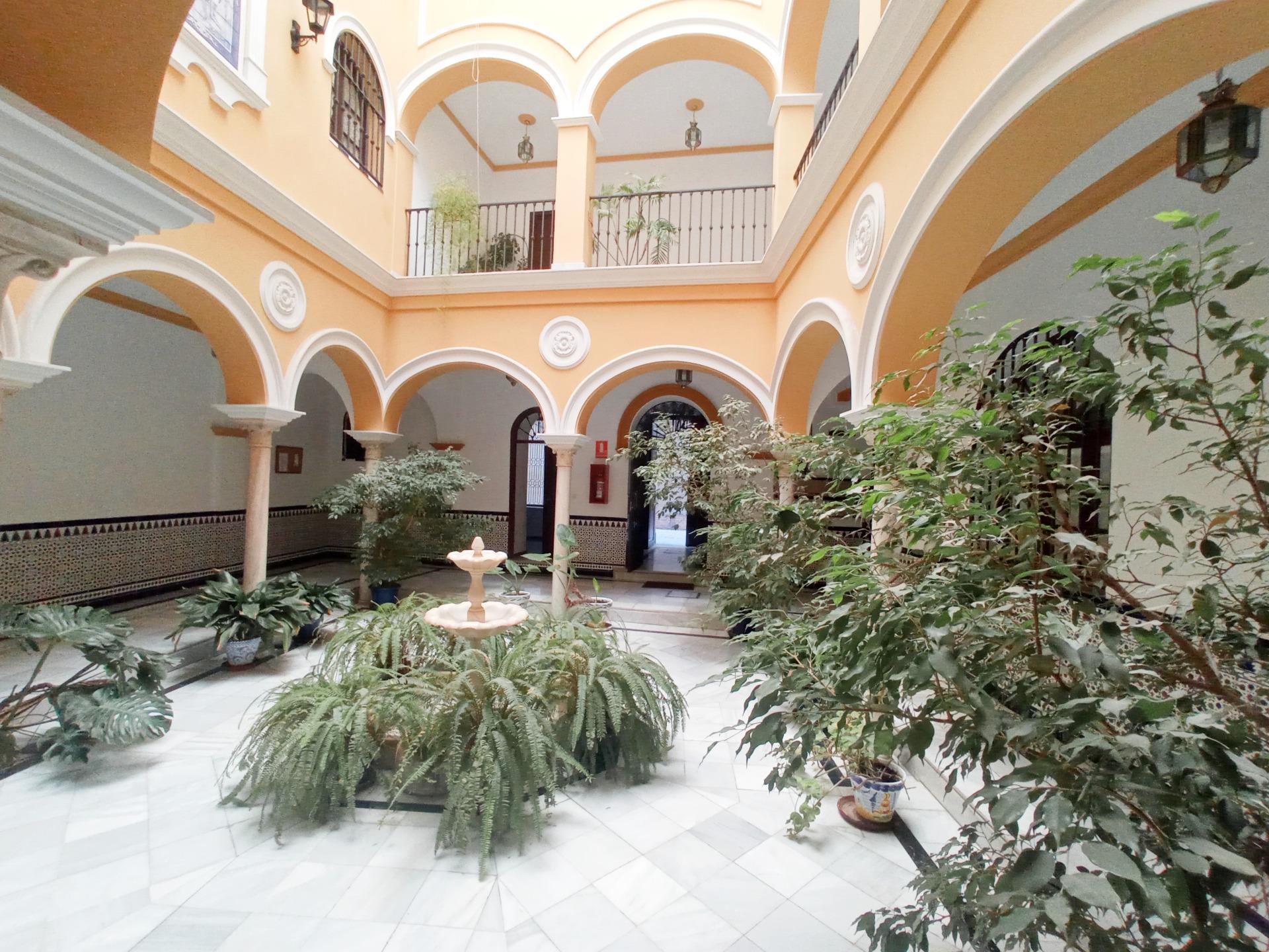 Oficina en Puerta de la Carne. Sevilla Centro.