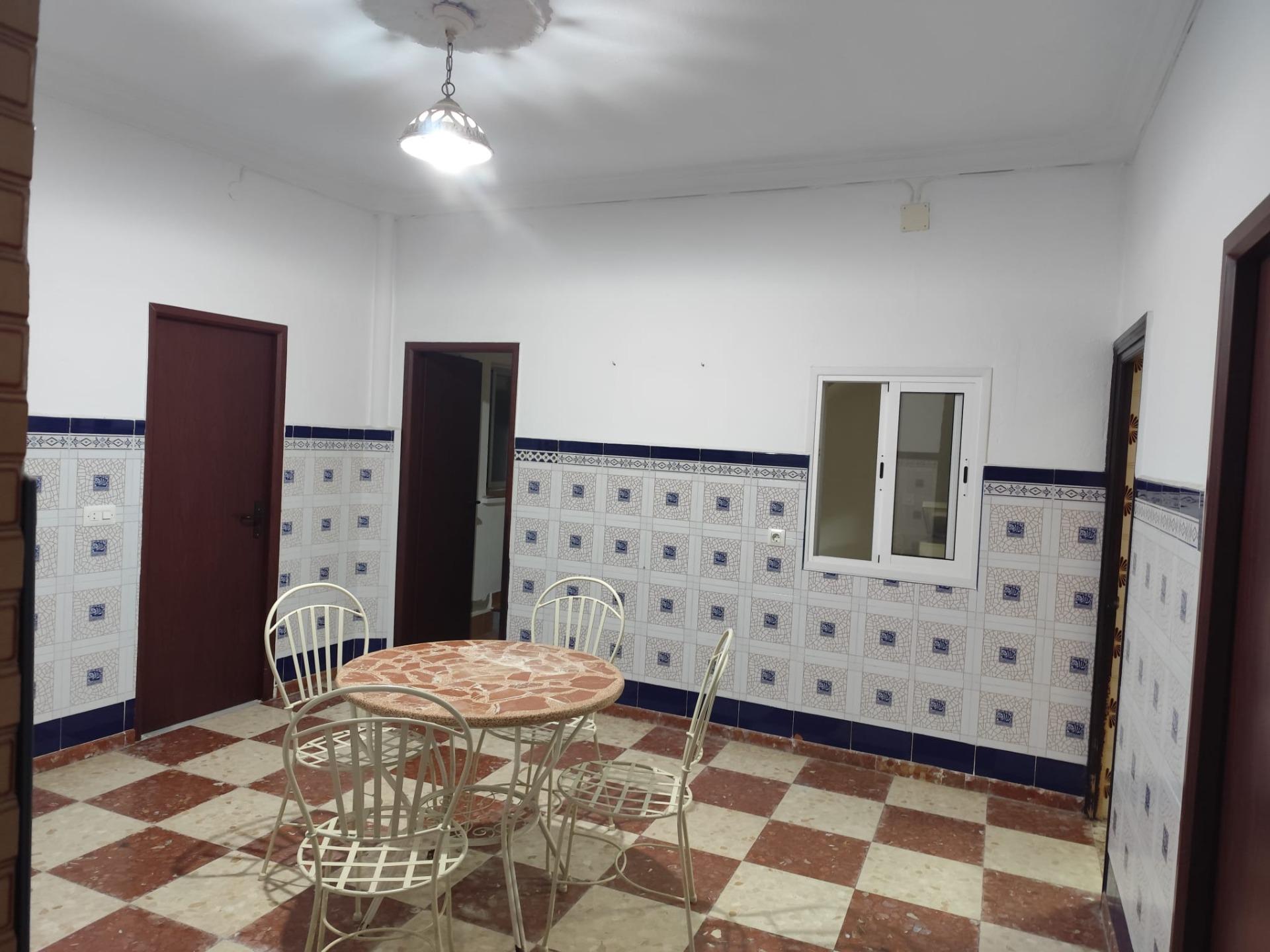 Espectacular casa con garaje, 7 dormitorios, 2 baños, terraza de 40 m² y amplia azotea