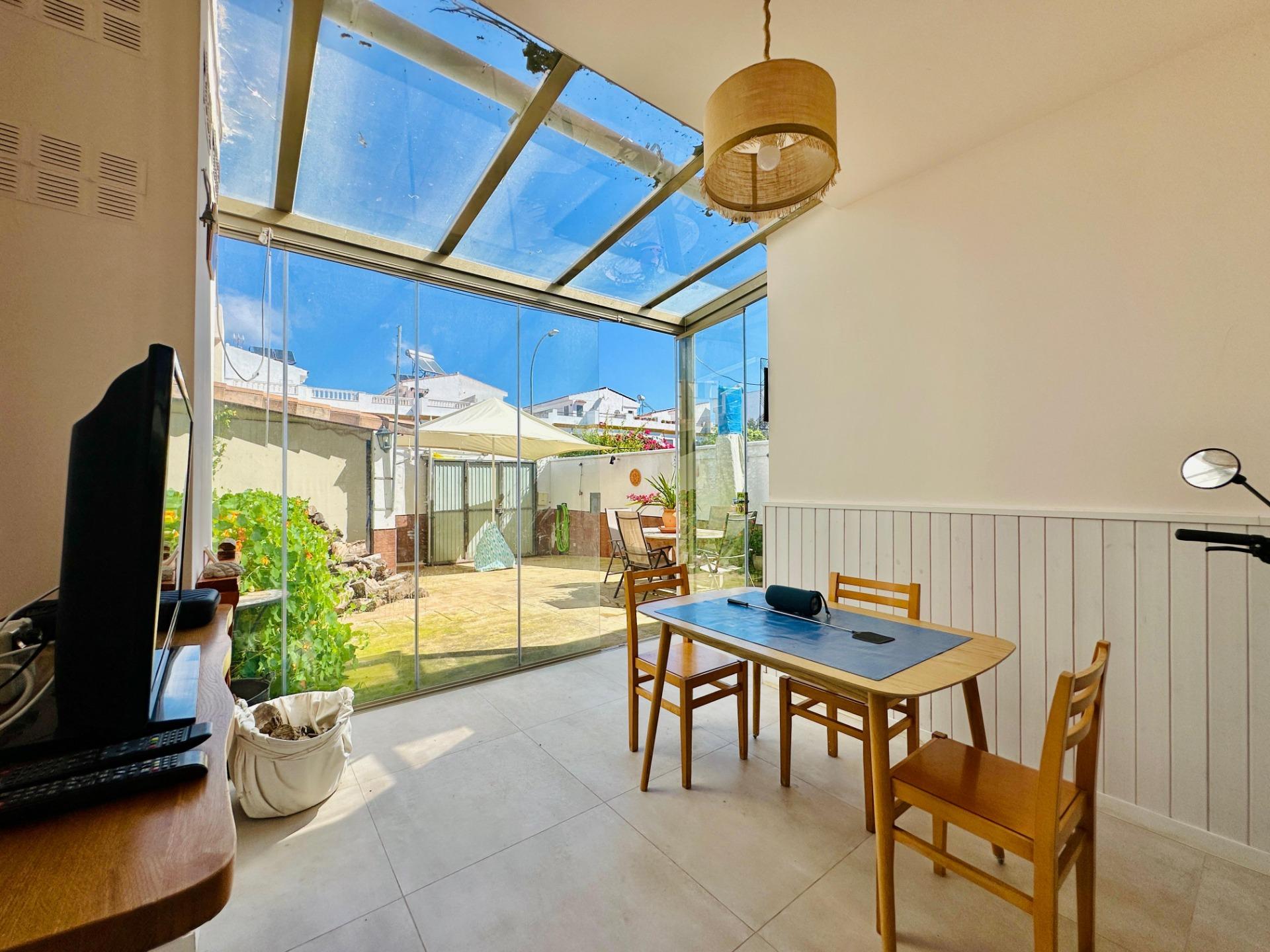 Precioso adosado de 4 dormitorios en la zona de camposoto.