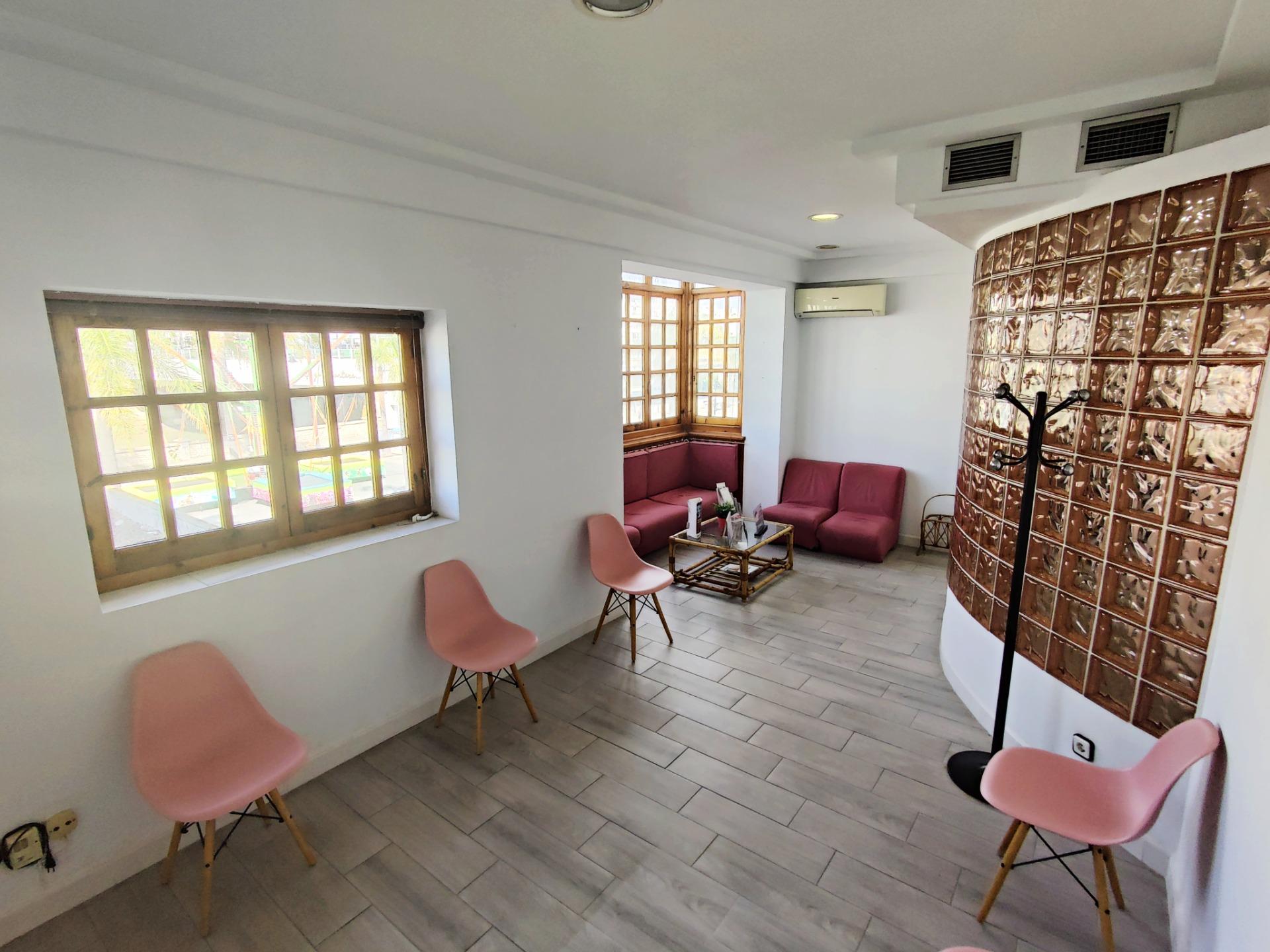 🏢 EXCELENTE LOCAL PROFESIONAL EN ALAMEDA DEL RÍO DANDO A 2 CALLES 🏢