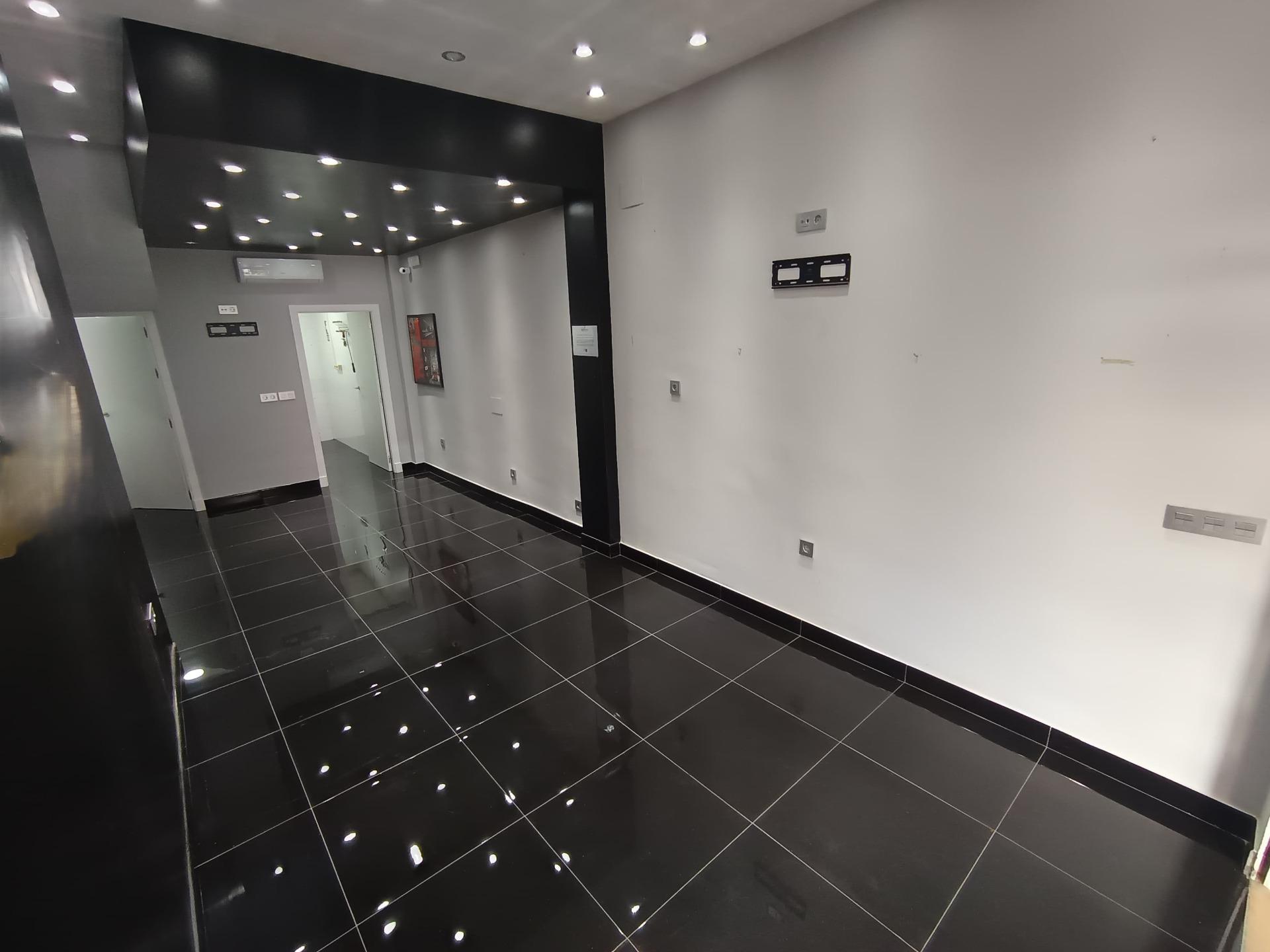 2 x 1 Local comercial + estudio en la Barrosa con escrituras independientes o segregadas