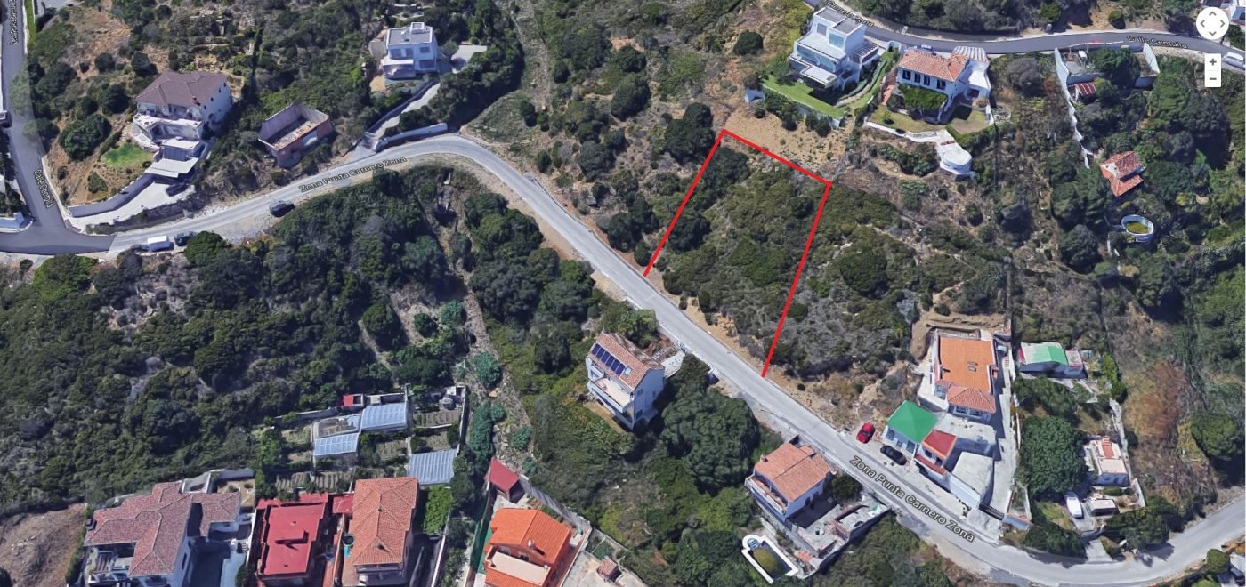Parcela en zona del Faro de Algeciras, zona urbana y desarrollada, junto a parque natural