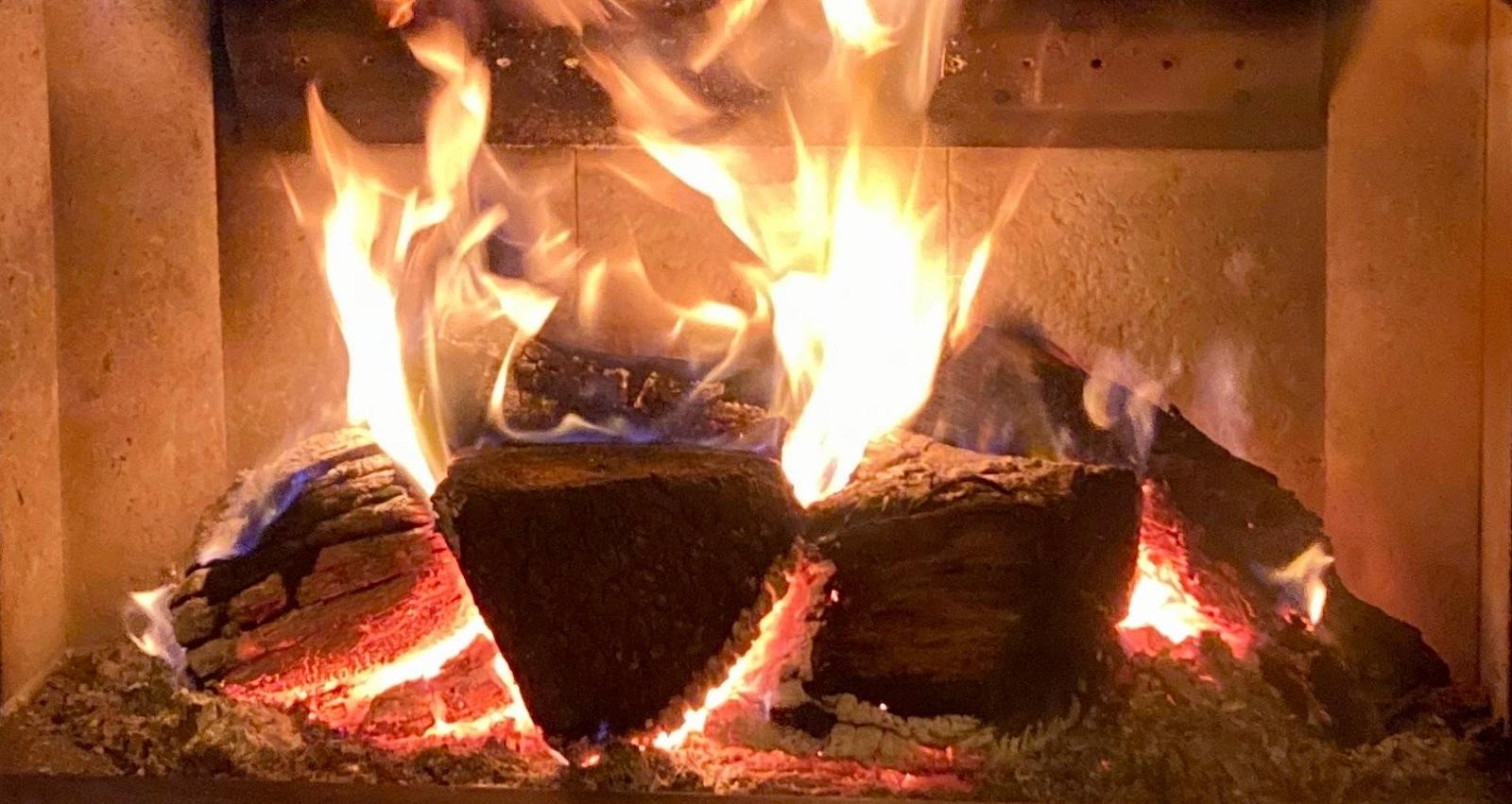 URB. HATO VERDE GOLF: MARAVILLOSA CASA PAREADA CON PISCINA COMUNITARIA, COMPLETAMENTE REFORMADA